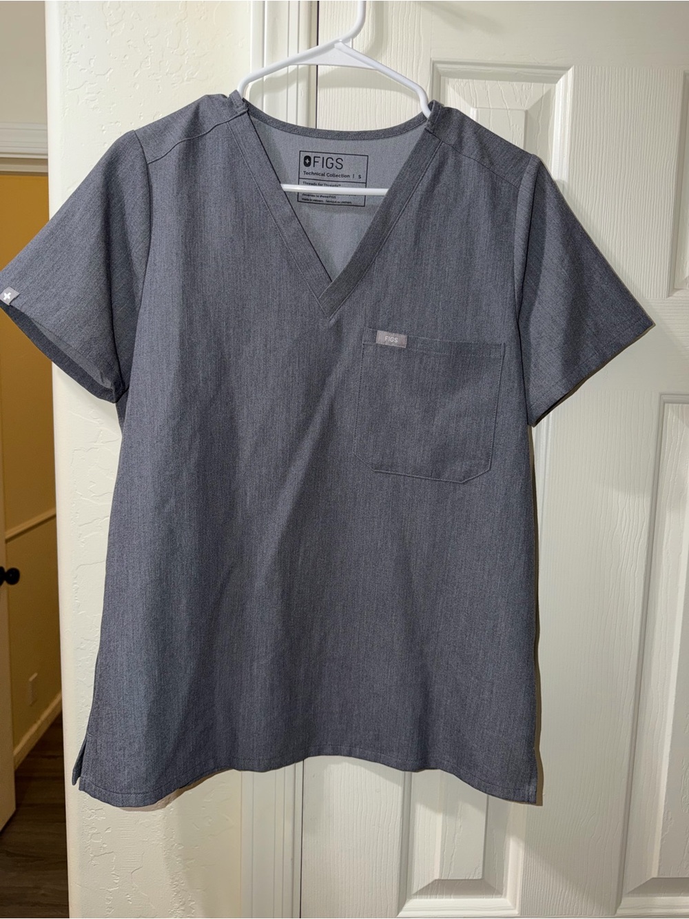 Figs Women Short Sleeve V-Neck Top - Charcoal Gray